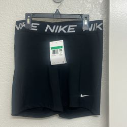 Bundle Of Women’s Nike Clothes Sizes M-XL Brand New 