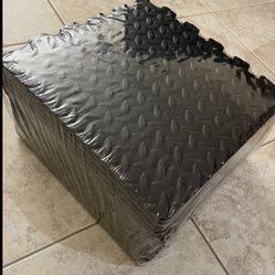 20 Gym Mat Tiles 12x12 Inches 