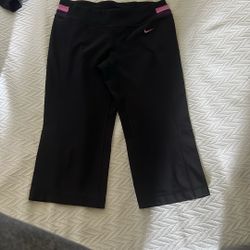 NIKE Capri Legging