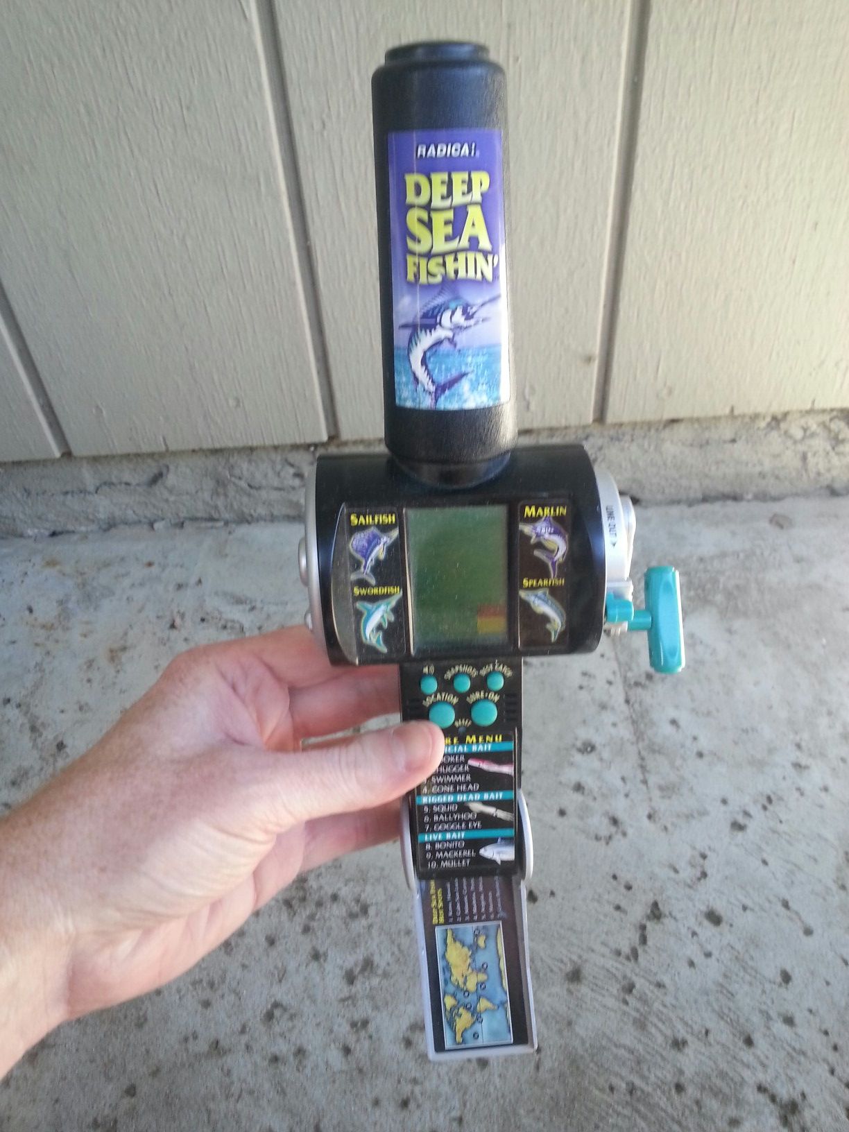 DEEP SEA FISHIN. HAND HELD GAME