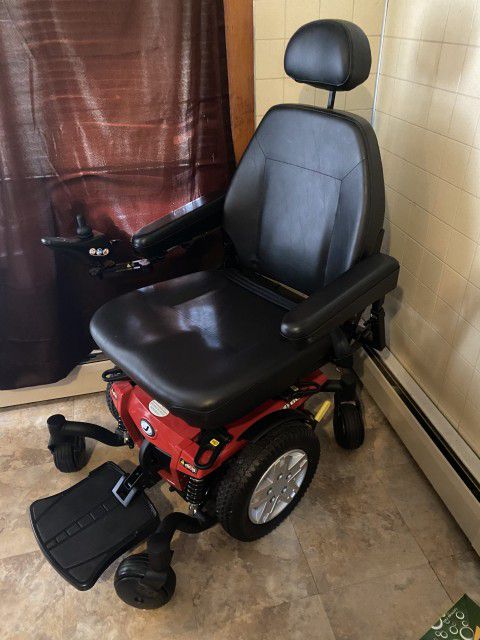 Jazzy 600ES Electric Mobility Scooter / Wheelchair 