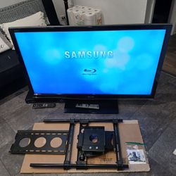 TV, BLUERAY AND FULL MOTION TV WALL MOUNT