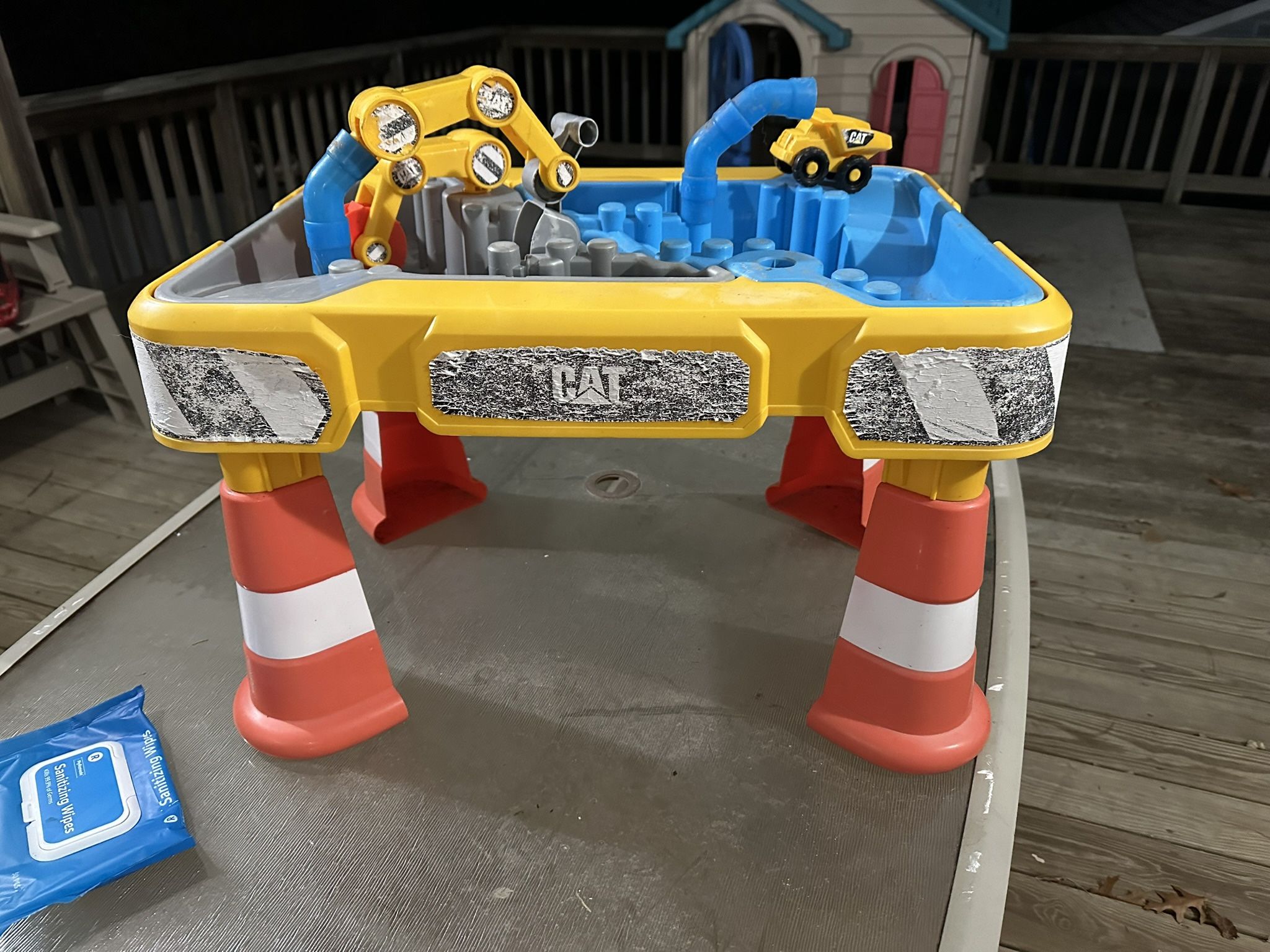 CAT Waterplay Table