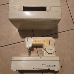 Vintage Singer Little Touch & Sew Sewing Machine w/ Carrying Case Model 67A23