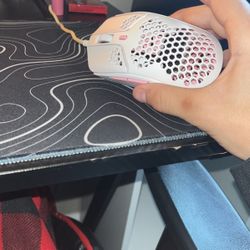 Hyper X gaming mouse, nothing wrong with it white and pink edition