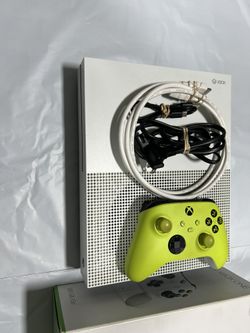 Microsoft XBOX ONE S 500GB HDD WITH WITH ALL THE ACCESSORIES READY TO PLAY✅💯✅