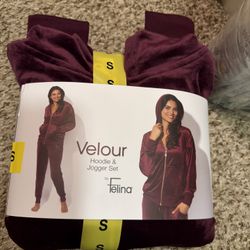 Women Small Jogger Set New