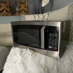 $50 - Toshiba Microwave