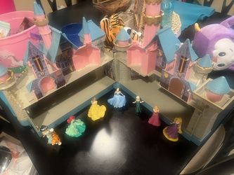 Singing Disney Castle And Characters 