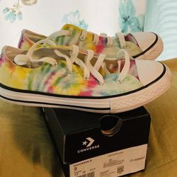 Girls Converse Size 3