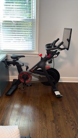 🚴‍♂️ Peloton Bike For Sale – Excellent Condition!