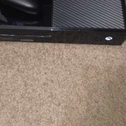 Xbox One + Controller (90$)