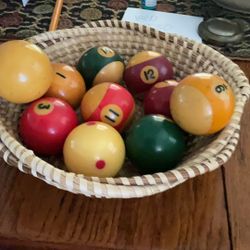 10 Pool Balls.
