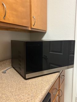 Black Countertop Microwave with Stainless Trim
