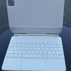iPad Air 11” Magic Keyboard 