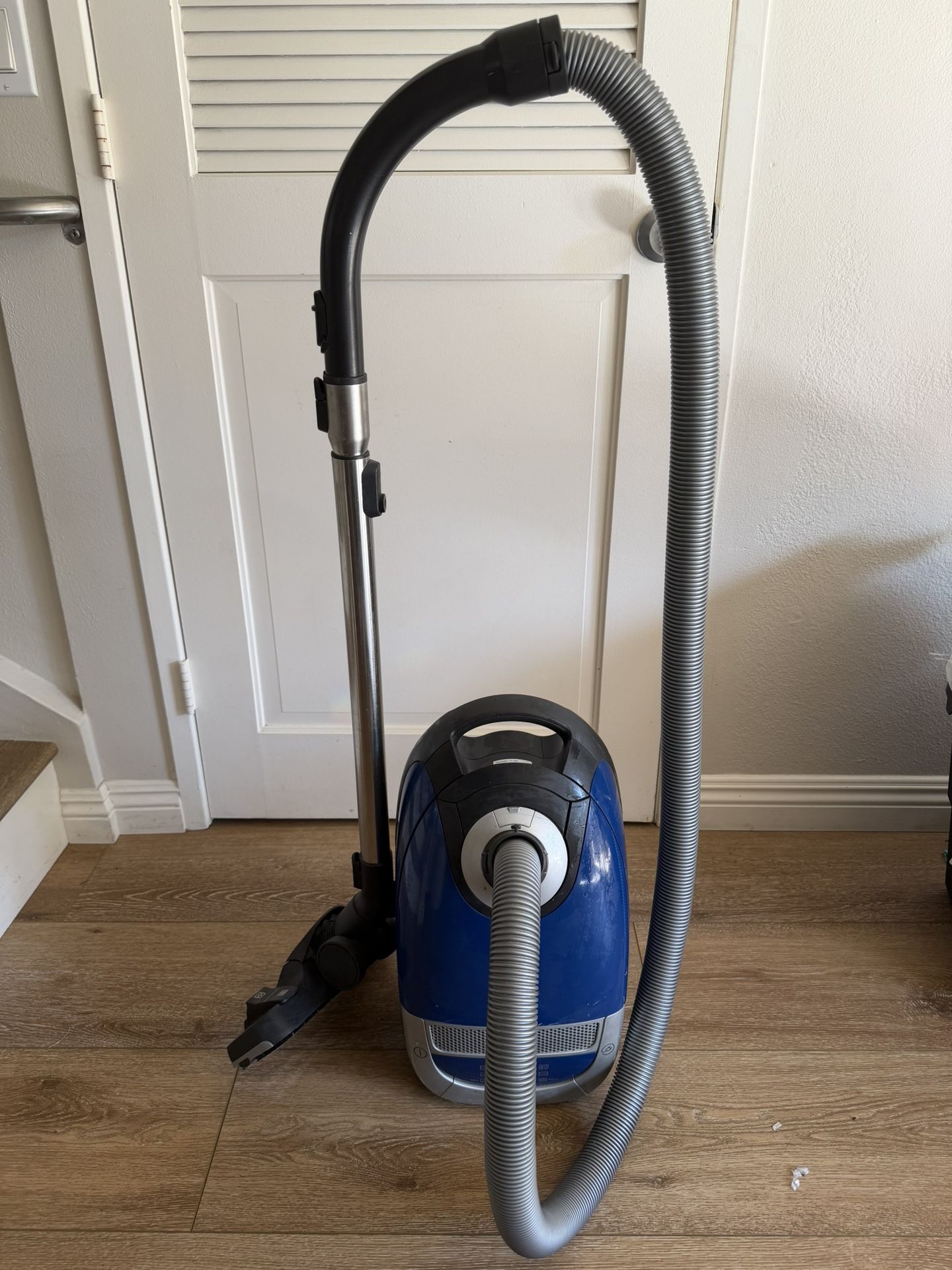 Miele Pisces Corded Vacuum