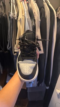 Air Jordan 1s men’s size 8 ( price negotiable)
