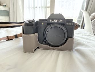 FujifilmX-S20 Mirrorless Digital Camera with XC35mmF2 lens