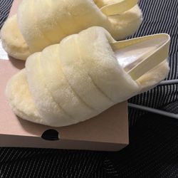 Brand New Womens UGG Slippers Size 9