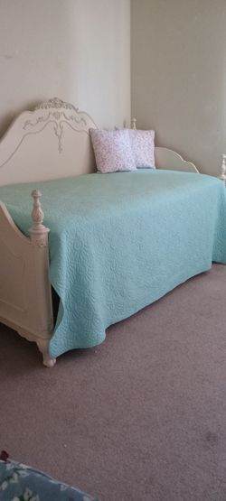 Victorian Antique Daybed