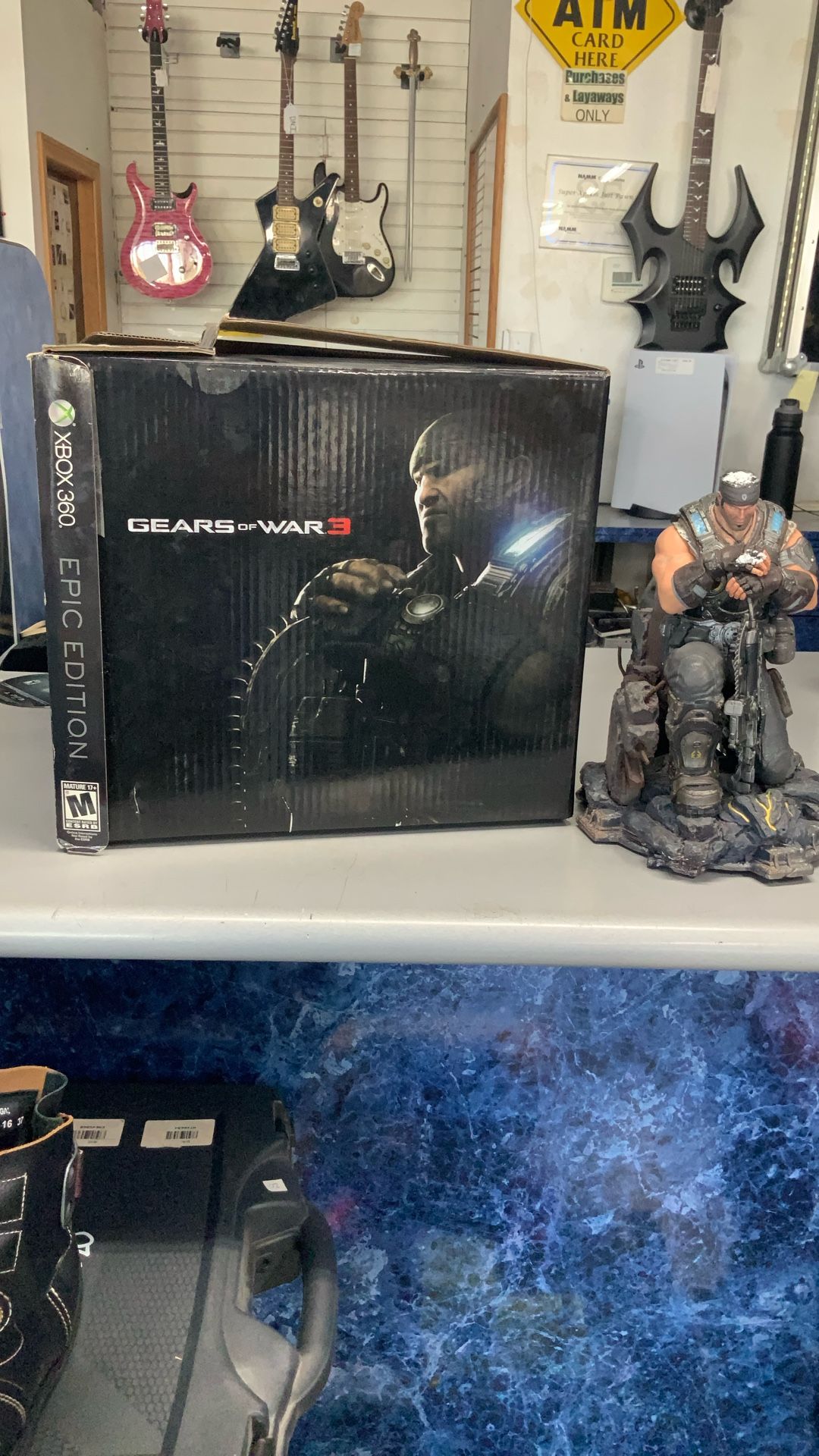 Gears Of War 3 Epic Edition Microsoft Xbox 360 Statue, Book, Medal, Box, And NO GAME