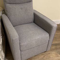 DaVinci Gabby Pillowback Swivel Glider in Polyester