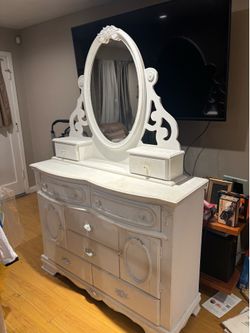 Flora Dresser with mirror