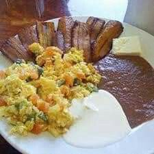 Desayuno tipico salvadoreño