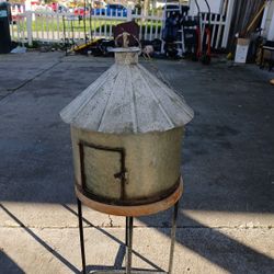 Rustic Style Metal Barn Birdhouse 