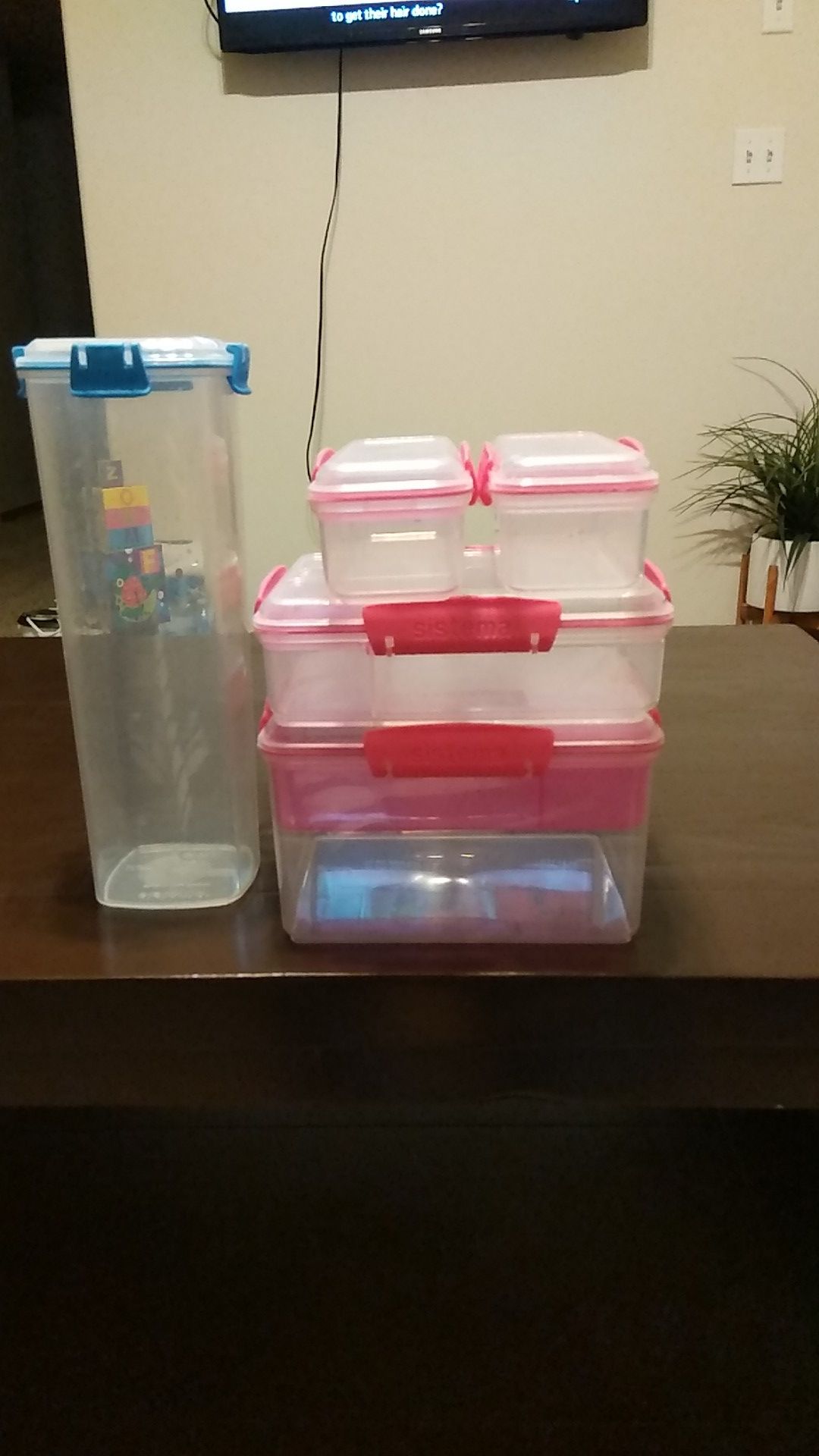 Food storage containers