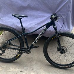 Trek Marlin 7- Small