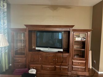 Entertainment center