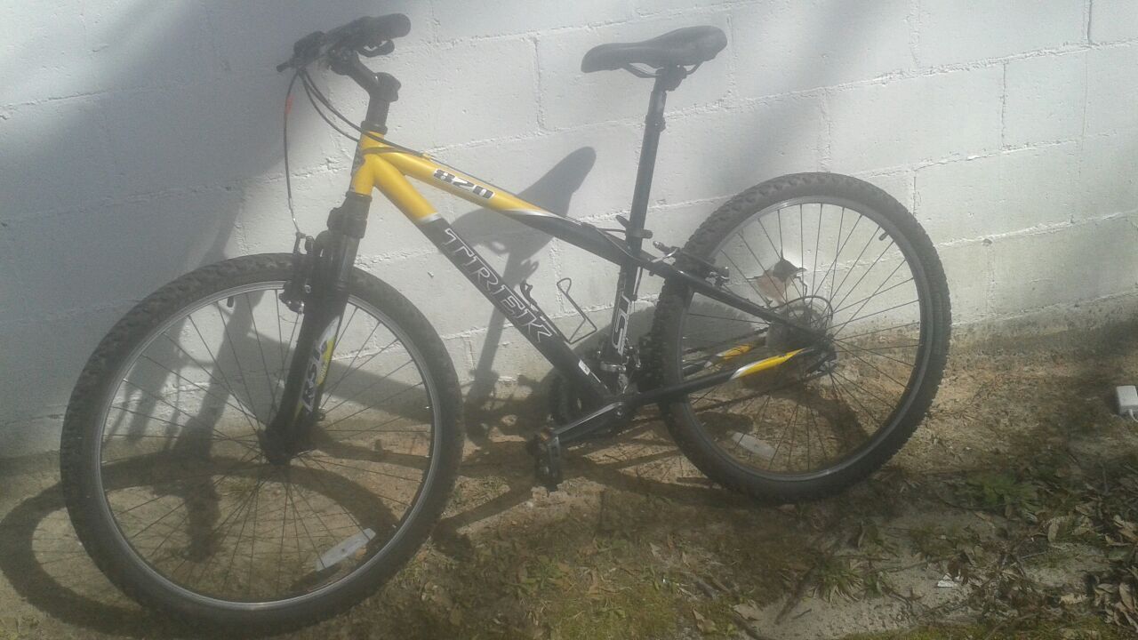 Trek mountain bike black yellow 820