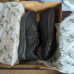 Under Armour Black Shoes Gently Used