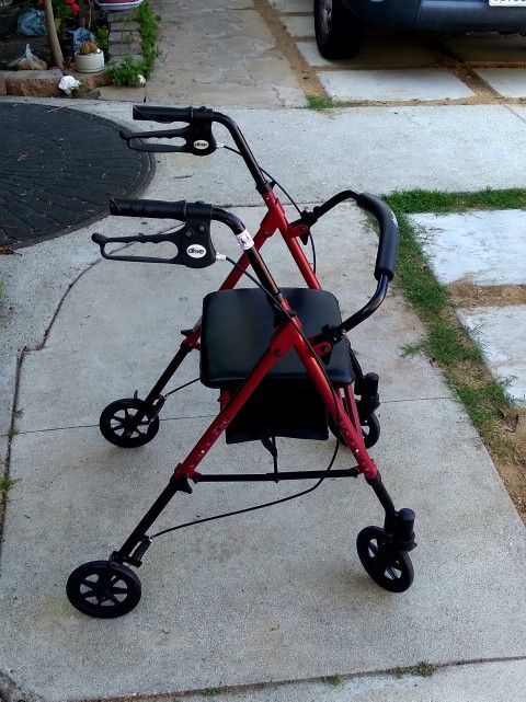 Drive Medical Wheel Rollator Walker With Seat, Removable Back Support