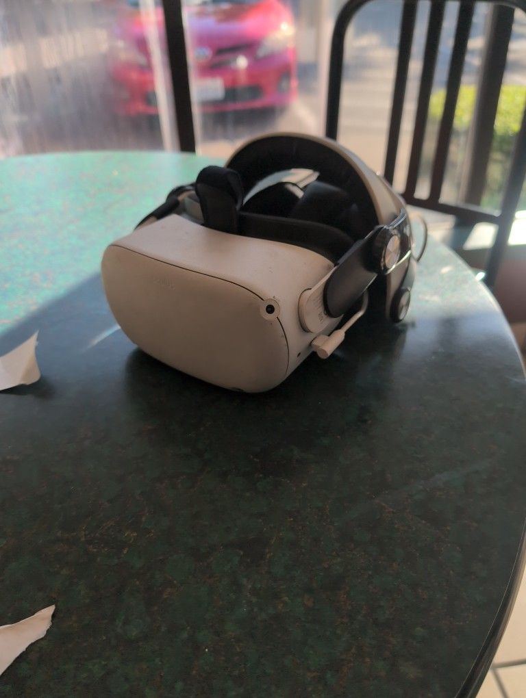 Oculas 2 ( No Remotes Just Headset)