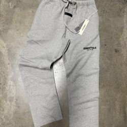 ESSENTIALS  SWEATS 