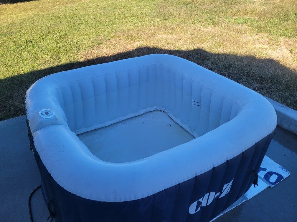 CO-Z INFLATABLE HOT TUB
