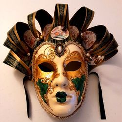 Beautiful Mask. Hand painted Green and Gold over ivory color.  
Used. Hand crafted  in Italy! 
