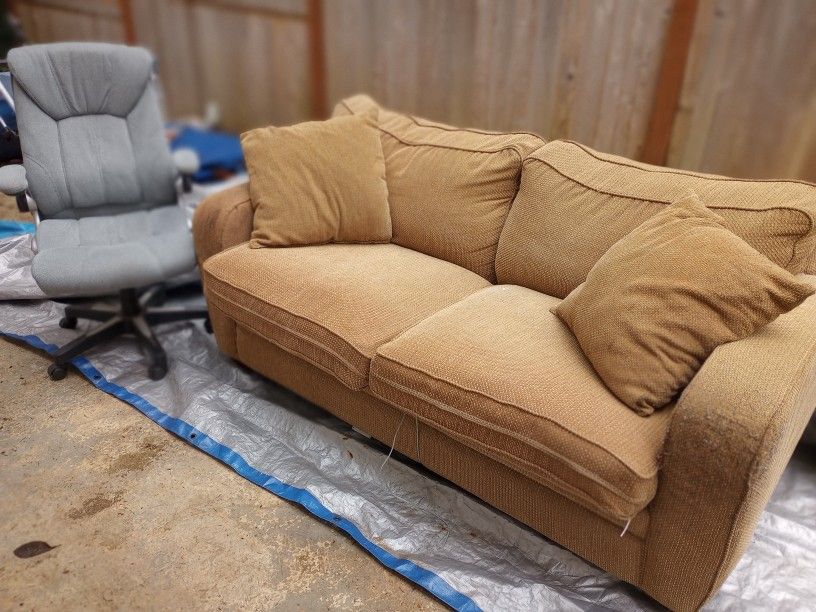 Free Hida Bed,  Computer Chair, And Cable Ready  Color Tv