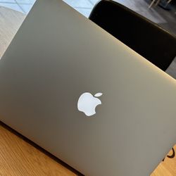 Apple MacBook Air 13” Core i5 processor 4GB RAM 256GB SSD STORAGE DRIVE $150 
