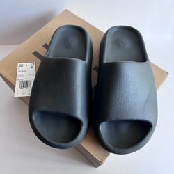 Yeezy slides size 7
