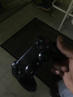 PS4 controller