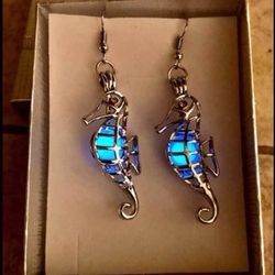New  Beautifull Seahorse Solar Luminous Earrings