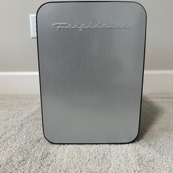10L Frigidaire Mini fridge