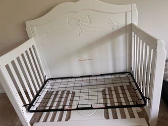 Storkcraft Princess 5-in-1 Convertible Crib (White)