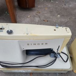 1980s Singer Sewing Machine 