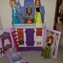 Frozen Carry Around Castle ( Dolls Solo Separate)