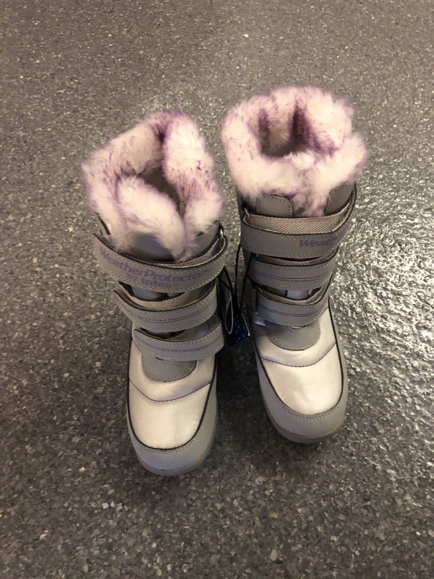 NEW Girls Snow Boots Sz 2