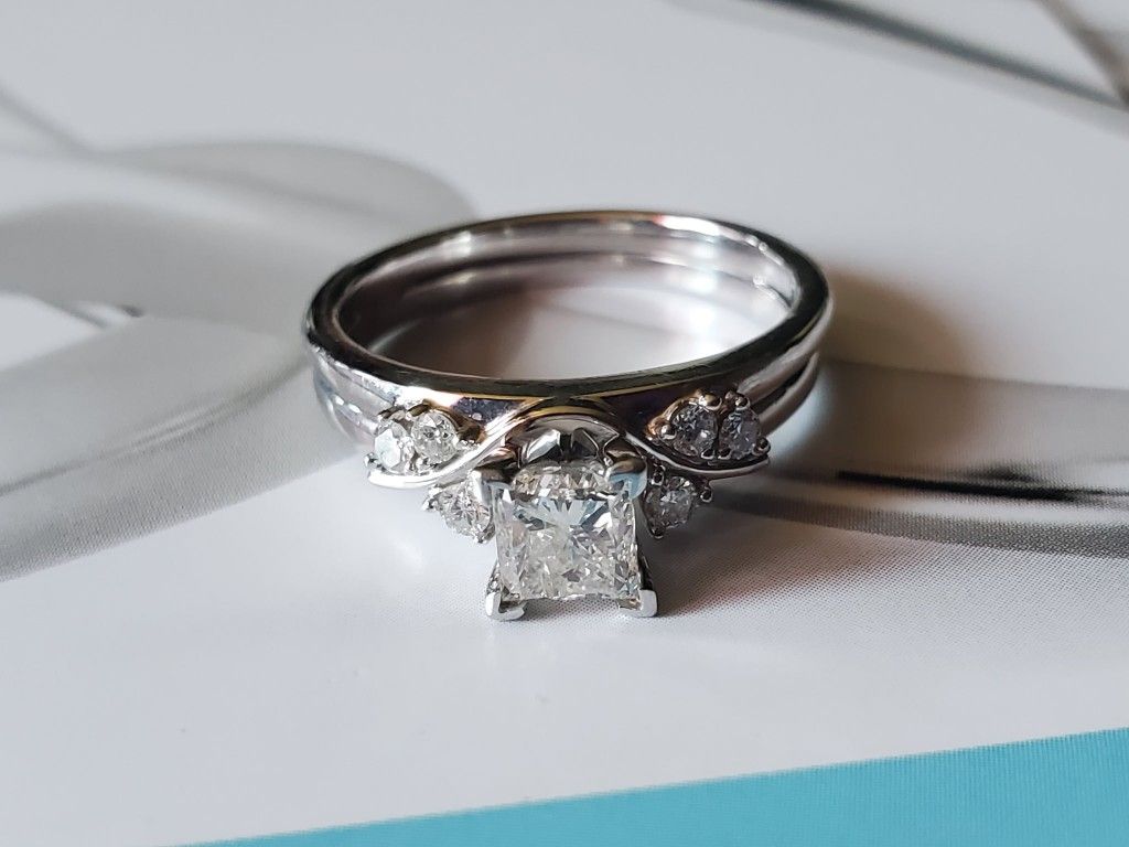 14kw Diamond Ring